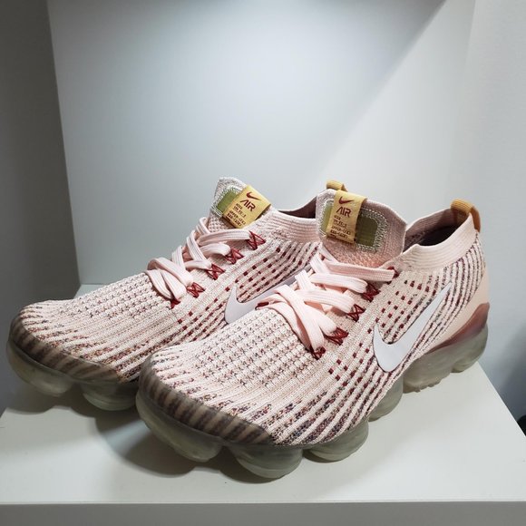 Womens Nike Air Vapormax Flyknit 3 Sneakers in Pink - Picture 3 of 8